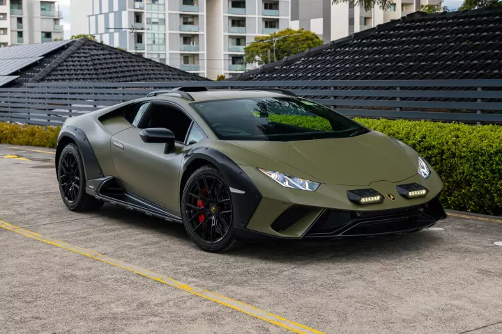 Lamborghini Huracán Sterrato painted in Verde Turbine