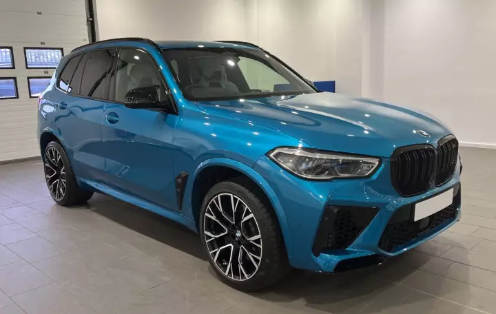 BMW X5 M (G05) painted in Atlantis
