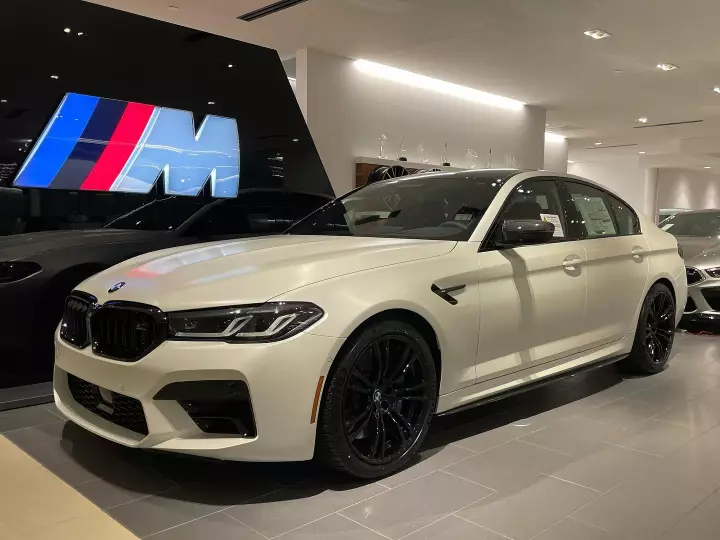 BMW M5 (F90) painted in Frozen Brilliant White