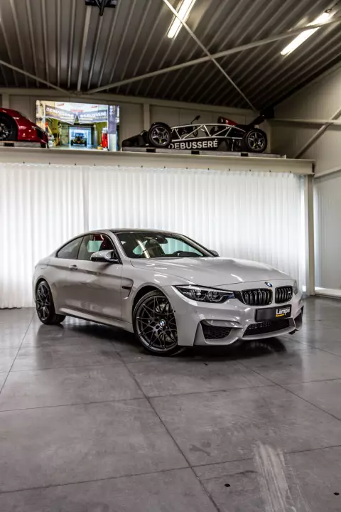 BMW M4 (F82) painted in Crayon