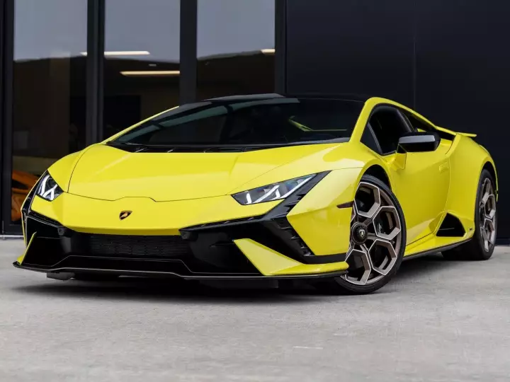 Lamborghini Huracán Tecnica (LP640-2) painted in Giallo Tenerife