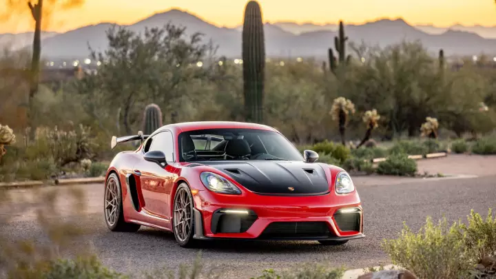 Porsche 718 Cayman GT4 RS (982) painted in Guards Red
