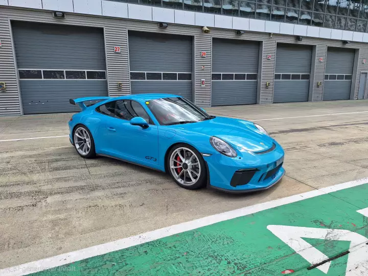 Porsche 911 GT3 (991.2) painted in Miami Blue
