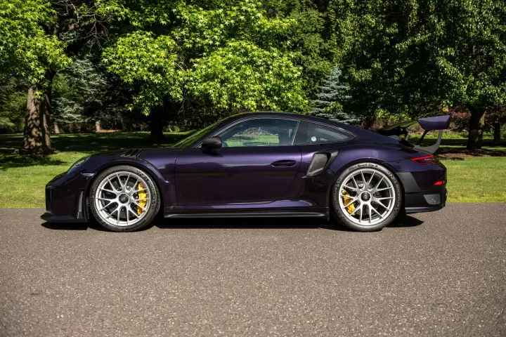 Porsche 911 GT2 RS (991) painted in Viola Metallic