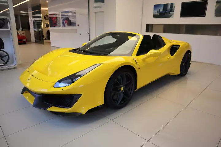 Ferrari 488 Pista Spider painted in Giallo Fly Caldo