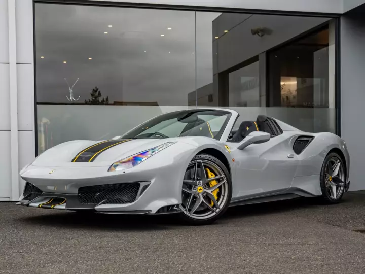 Ferrari 488 Pista Spider painted in Grigio Squalo