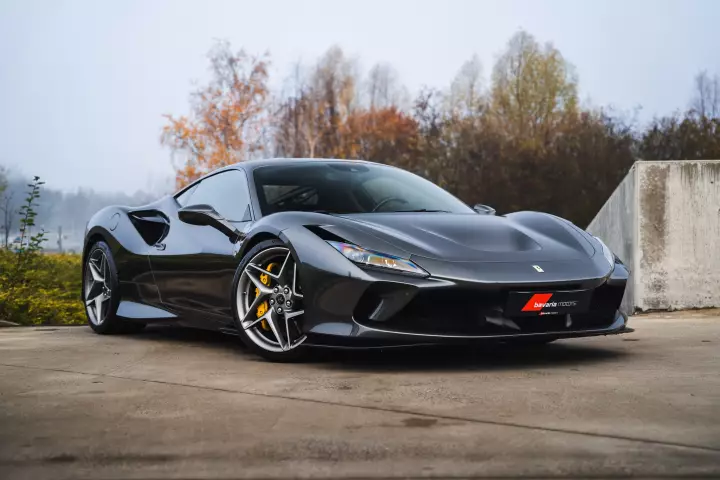 Ferrari F8 Tributo painted in Grigio Silverstone