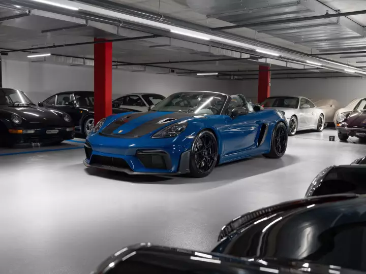 Porsche 718 Spyder RS (982) painted in Manaus Blue