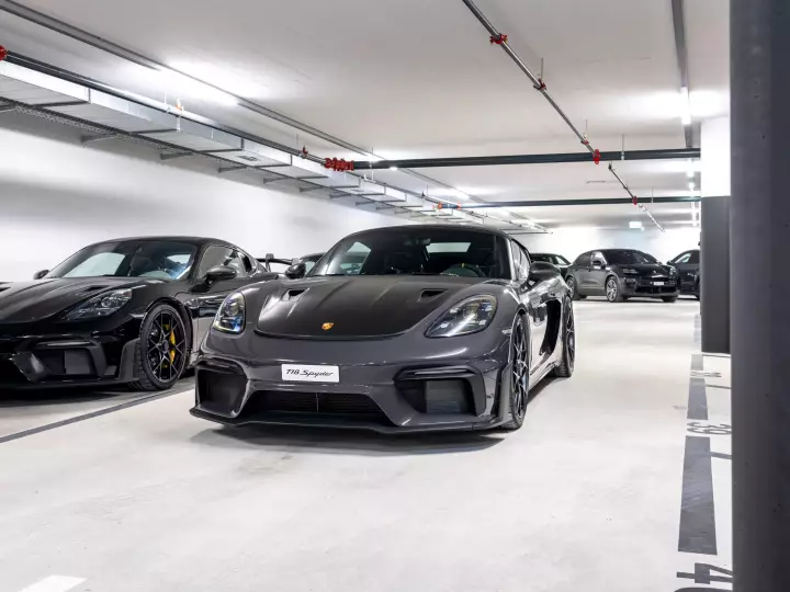 Porsche 718 Spyder RS (982) painted in Grey Black