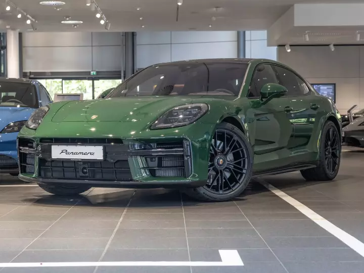 Porsche Panamera (972) painted in British Racing Green