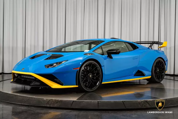 Lamborghini Huracán STO (LP640-2) painted in Blu Le Mans and Giallo Orion