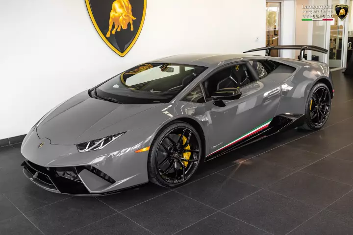 Lamborghini Huracán Performante (LP640-4) painted in Grigio Telesto
