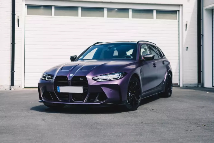 BMW M3 Touring (G81) painted in Frozen Purple