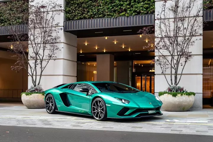 Lamborghini Aventador S (LP740-4) painted in Verde Ocno