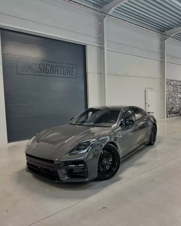 Porsche Panamera (972) painted in Grey Black