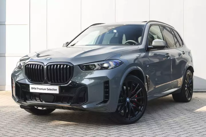 BMW X5 (G05 LCI) painted in Grigio Telesto