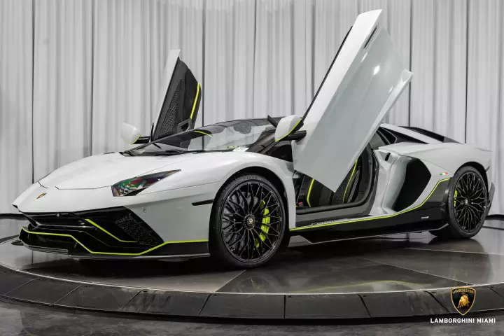 Lamborghini Aventador Ultimae Roadster (LP780-4) painted in Grigio Hati