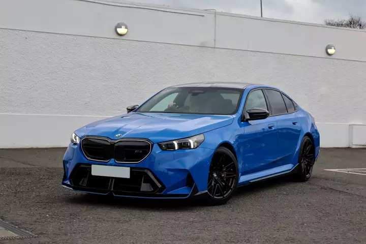 BMW M5 (G90) painted in Santorini Blue