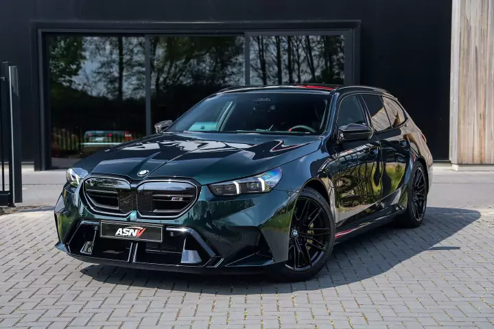 BMW M5 Touring (G99) painted in Oxford Green II