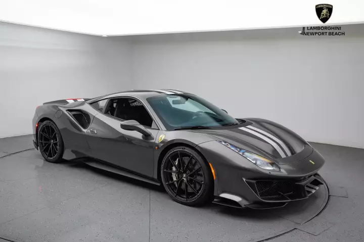 Ferrari 488 Pista painted in Grigio Silverstone