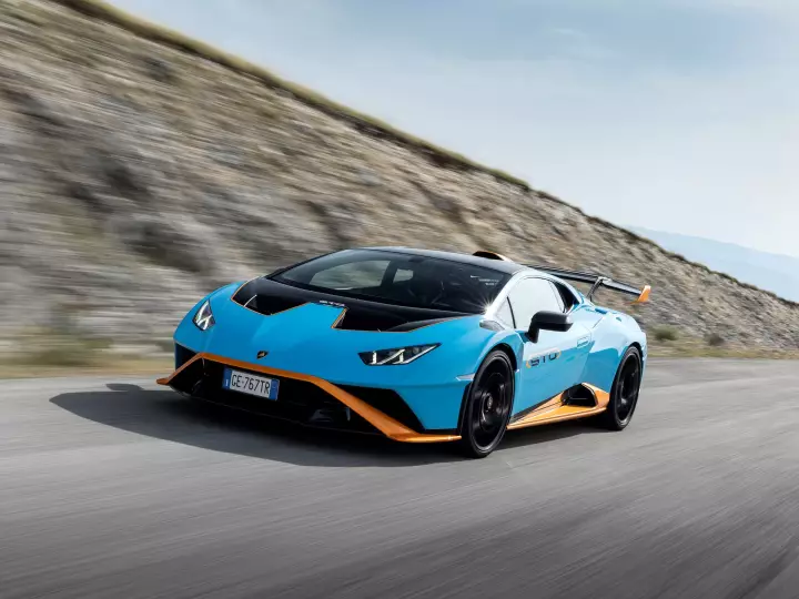 Lamborghini Huracán STO (LP640-2) painted in Blu Laufey and Arancio California