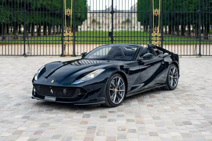 Ferrari 812 GTS painted in Blu Ultrascuro