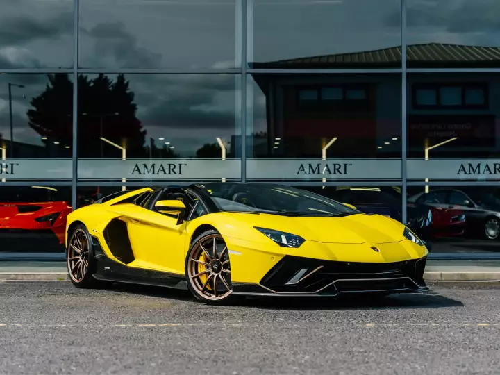 Lamborghini Aventador Ultimae Roadster (LP780-4) painted in Giallo Spica