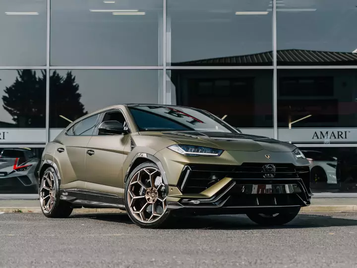 Lamborghini Urus Performante painted in Verde Gea
