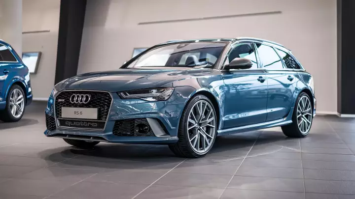 Audi RS6 Avant (C7) painted in Polar Blue