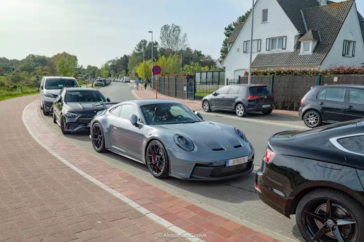 Porsche 911 GT3 (992.1) painted in Arctic Grey