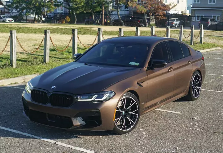 BMW M5 (F90) painted in Macadamia Metallic