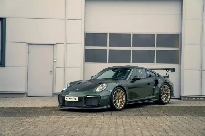 Porsche 911 GT2 RS (991) painted in Oak Green Metallic