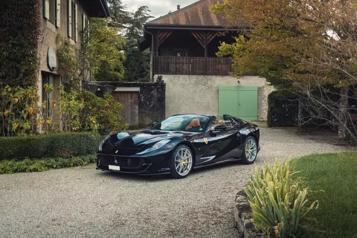 Ferrari 812 GTS painted in Blu America