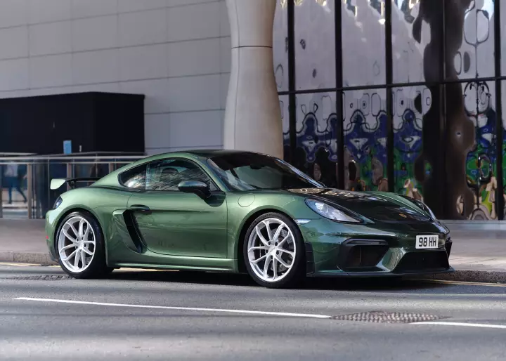 Porsche 718 Cayman GT4 (982) painted in Oak Green Metallic