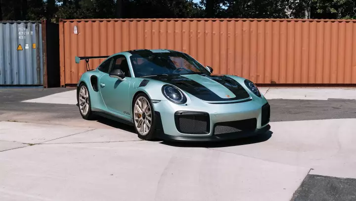 Porsche 911 GT2 RS (991) painted in Ice Green Metallic