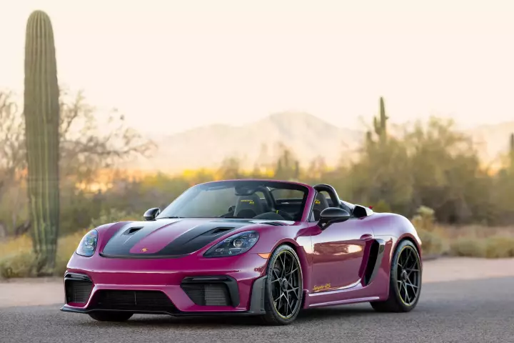 Porsche 718 Spyder RS (982) painted in Ruby Star Neo