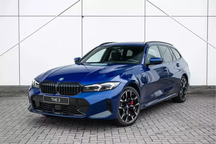 BMW 3 Series Touring (G21) painted in Interlagos Blue