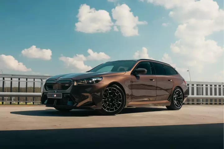 BMW M5 Touring (G99) painted in Macadamia Metallic