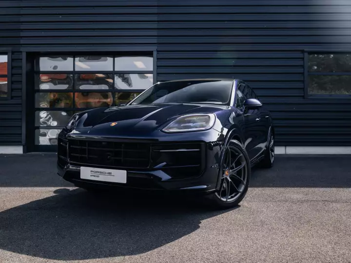 Porsche Cayenne Coupé (E3) painted in Night Blue Metallic