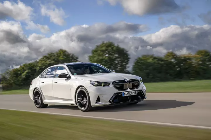 BMW M5 (G90) painted in Alpine White III