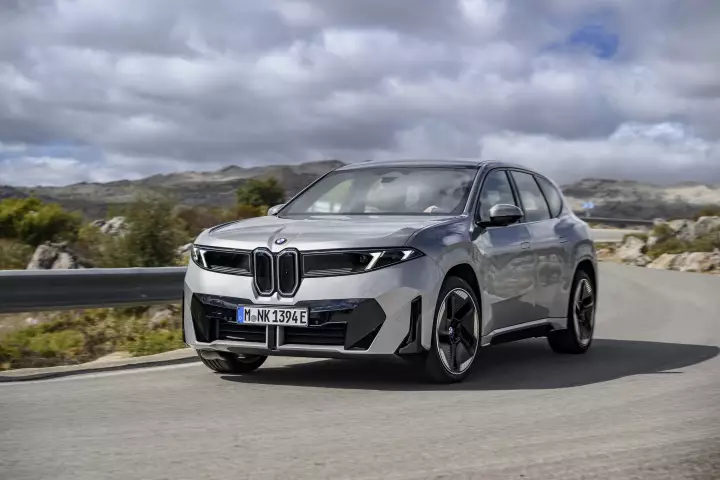 BMW iX3 (NA5) painted in Space Silver