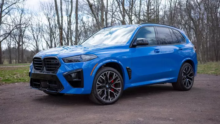 BMW X5 M (G05 LCI) painted in Santorini Blue