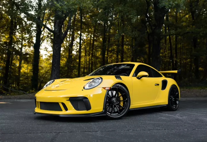 Porsche 911 GT3 RS (991.2) painted in Racing Yellow