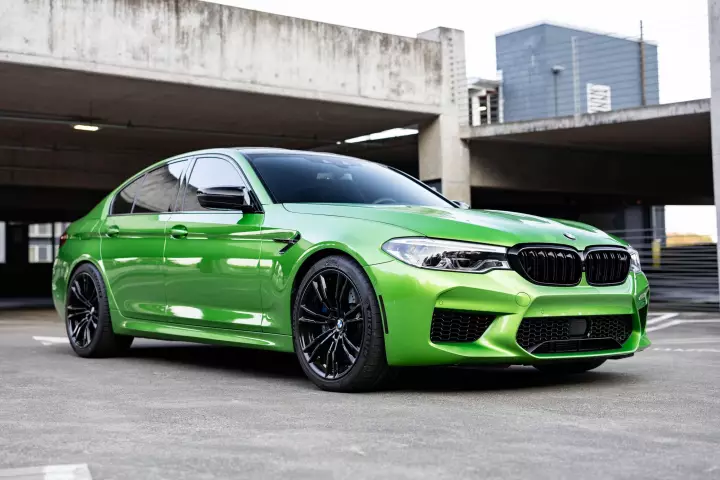 BMW M5 (F90) painted in Java Green