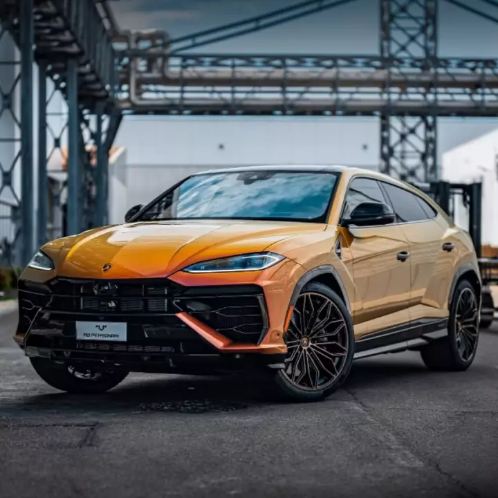 Lamborghini Urus painted in Oro Alba