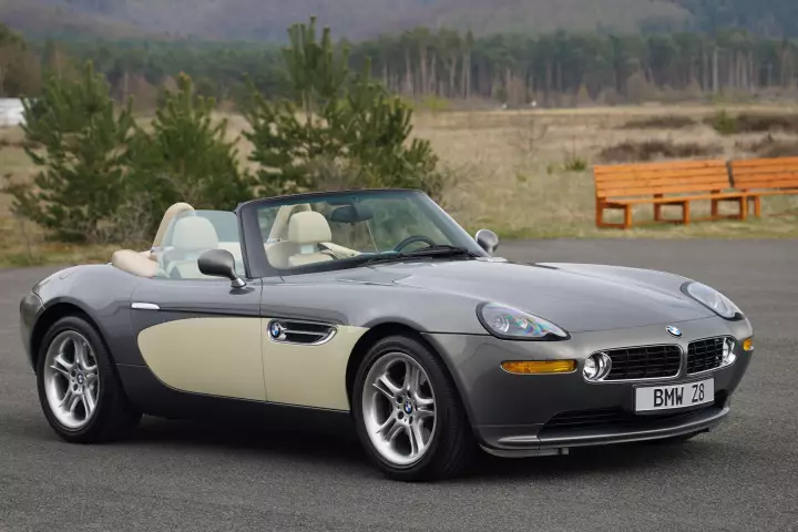 BMW Z8 (E52) painted in Stratus Grey and Ivory