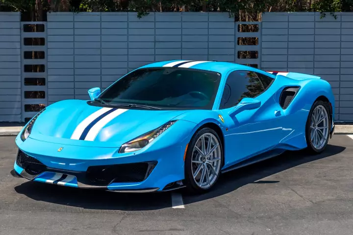 Ferrari 488 Pista painted in Blu Soltani