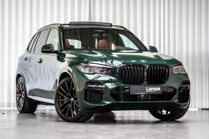 BMW X5 (G05) painted in British Racing Green