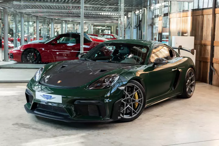 Porsche 718 Cayman GT4 RS (982) painted in Underberg Green
