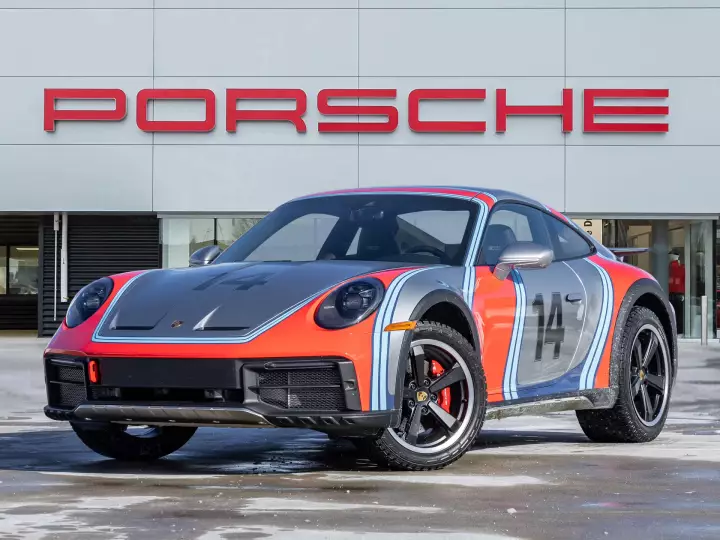 Porsche 911 Dakar (992) painted in GT Silver Metallic